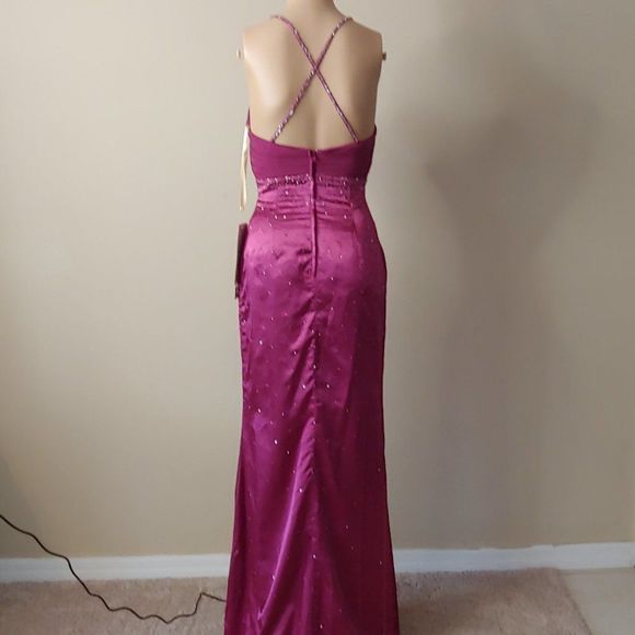 NWT Gorgeous Joli Prom Evening Gown in Magenta - Picture 3 of 4
